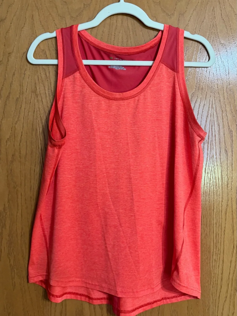 Lot of Women’s workout tops - UnderArmour, Nike, Reebok - Picture 11 of 13